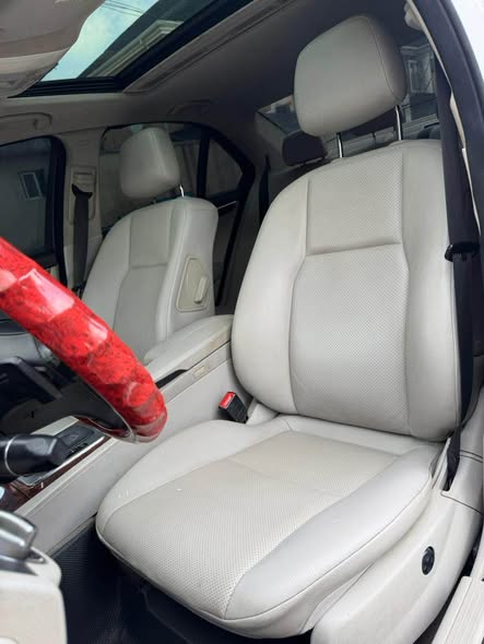 A picture of 2010 Mercedes Benz C 300