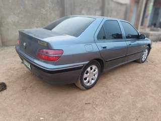 A picture of Peugeot 406 automatic transmission