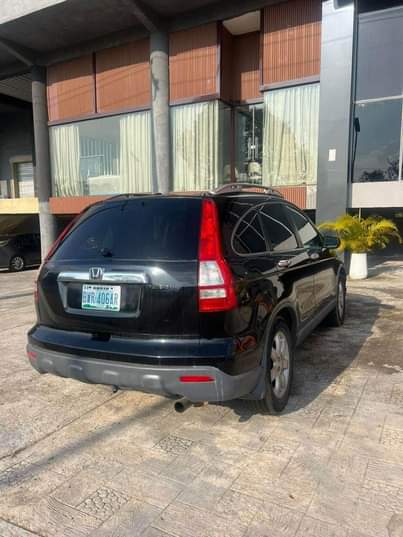 A picture of Honda CR V 2008