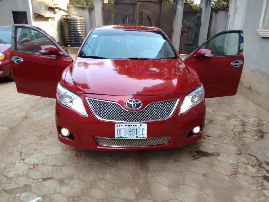 A picture of Toyota Camry 09
