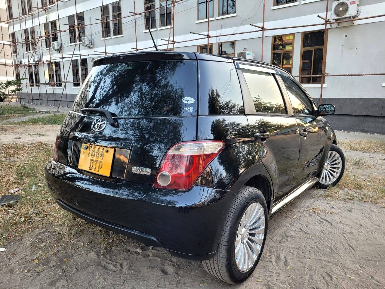A picture of TOYOTA IST BEI 12 8M FULL DOCUMENT FULL AC CC