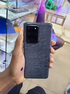 A picture of S20 Ultra 5G at 470k Network locked 