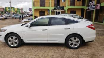 A picture of 2010 Honda crosstour engine and Gear perfectly ok AC compressor
