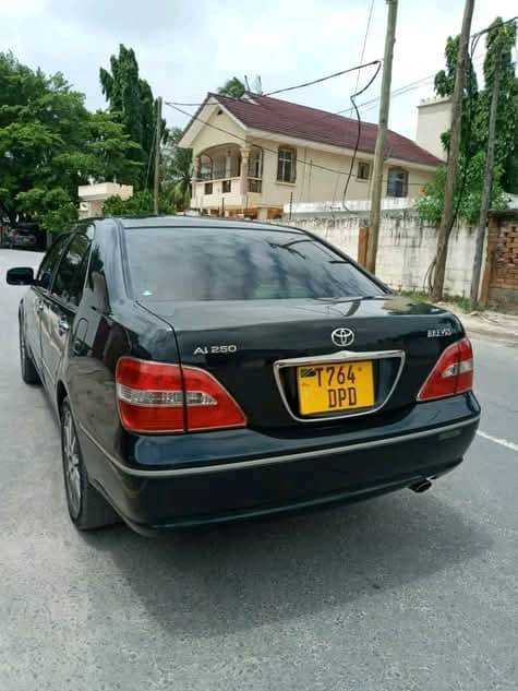 A picture of Toyota Brevis Bei million 1.9m Model 2004 Engene 1JZ Capacity_2490