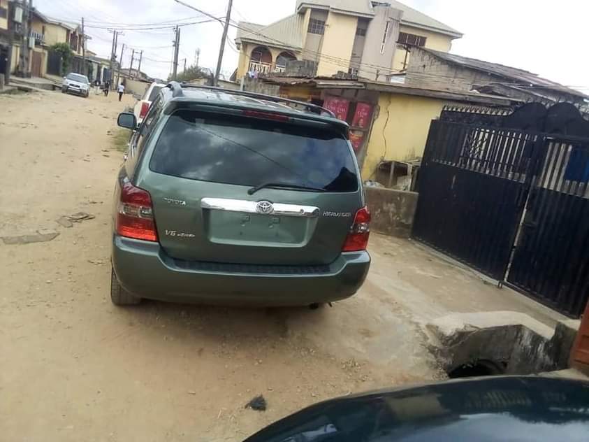 A picture of Toyota Highlander 2006