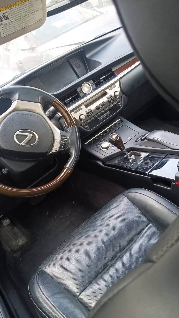 A picture of 2014 Lexus es 350