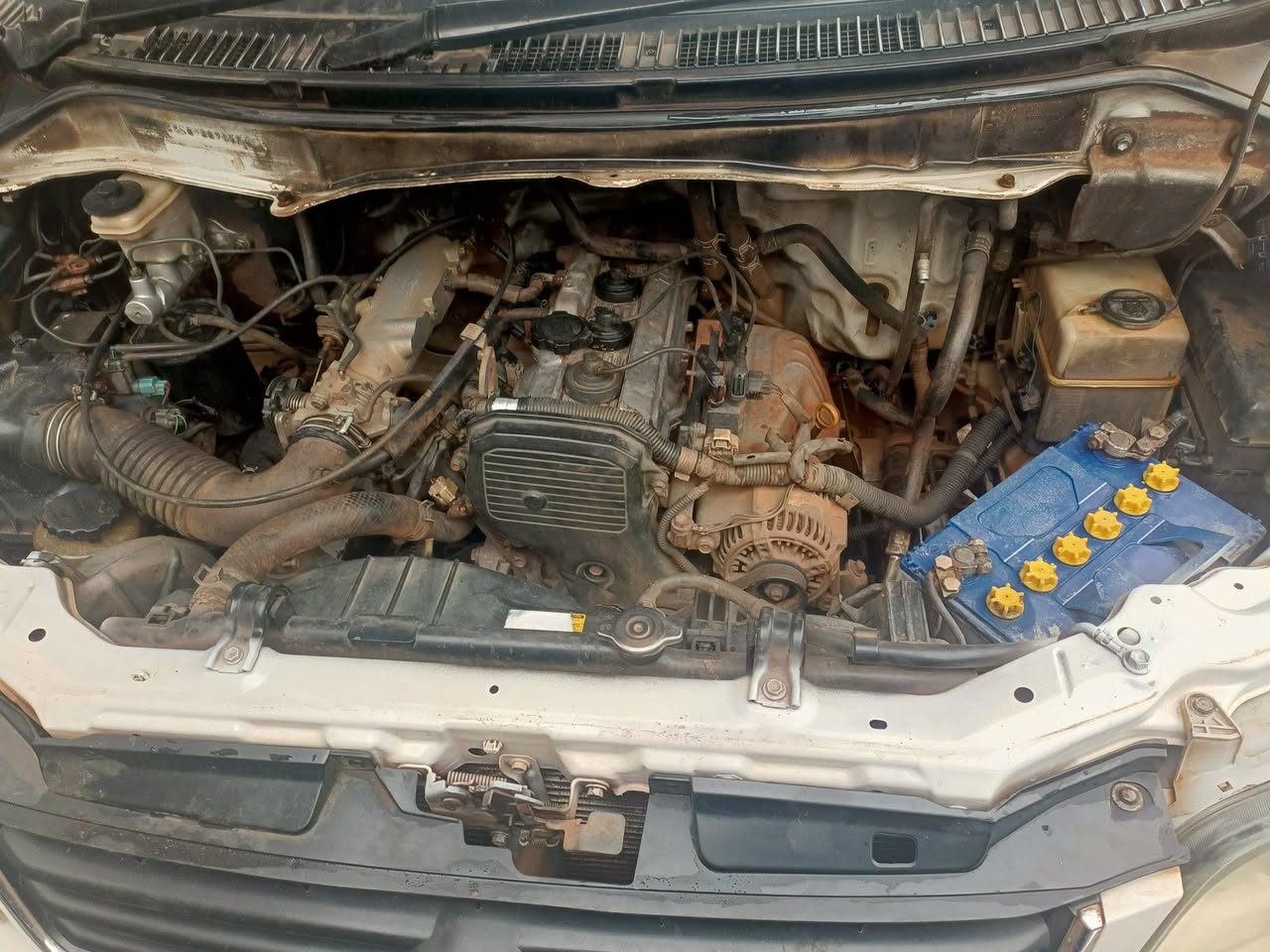 A picture of Toyota Noah 4wd cc1998 model 2000