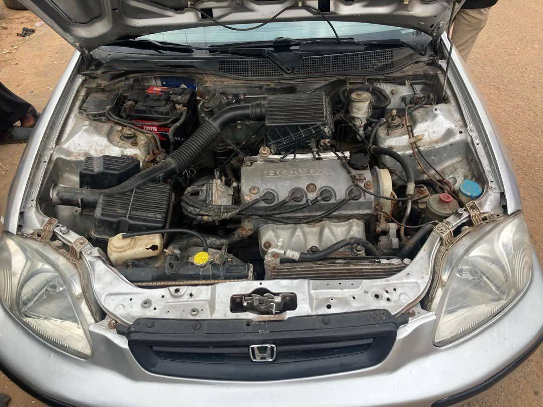 A picture of DISTRESS Honda civic Automatic transmission untampered engine and gear box