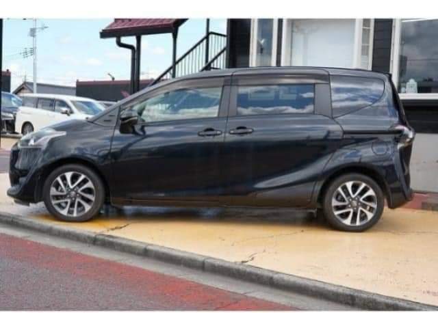 A picture of TOYOTA SIENTA