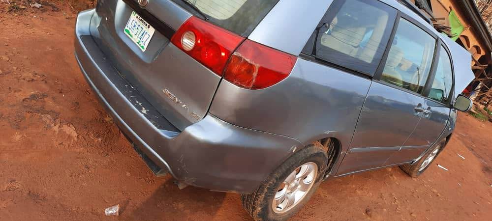 A picture of Toyota Sienna