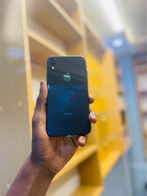 A picture of Iphone Xr