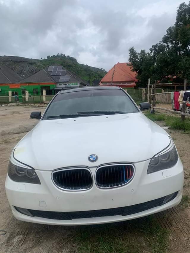 A picture of BMW 523i