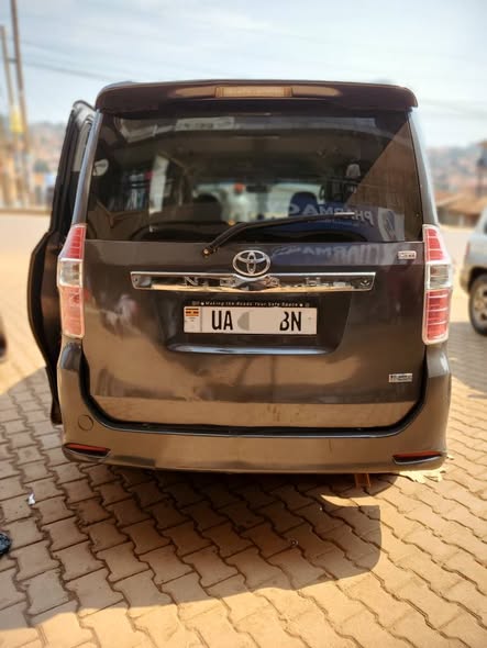 A picture of Noah Si on sale at 27m Ugx