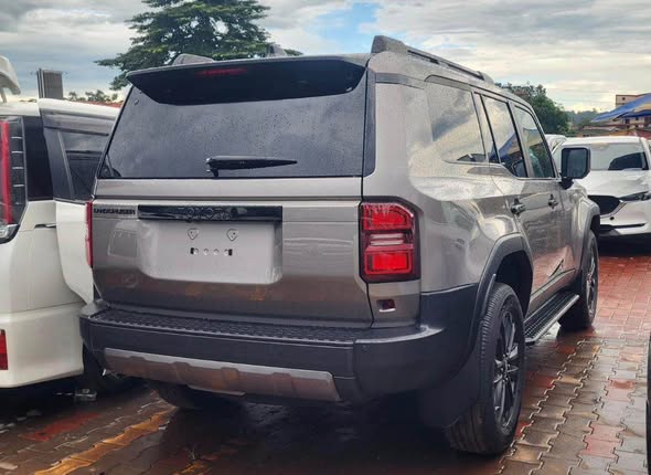 A picture of TOYOTA LAND CRUISER PRADO J250
