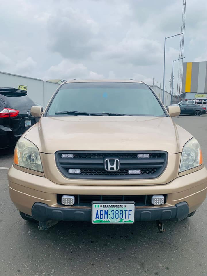 A picture of 05 05 Honda pilot