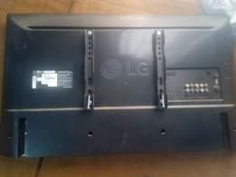 A picture of 32inch original LG LED screen For sale Price 65k Reason