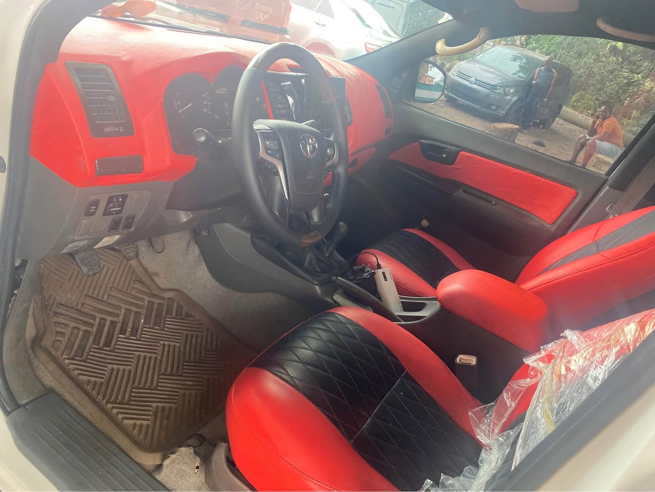 A picture of Toyota Hilux 2023 good condition manual