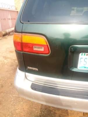 A picture of 1999 Toyota sienna 1999