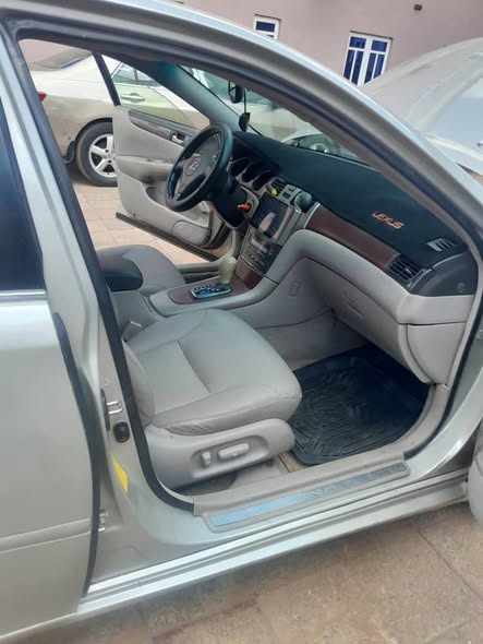 A picture of Lexus es330