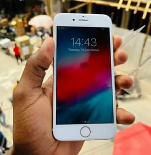 A picture of IPhone 6plain 64gb