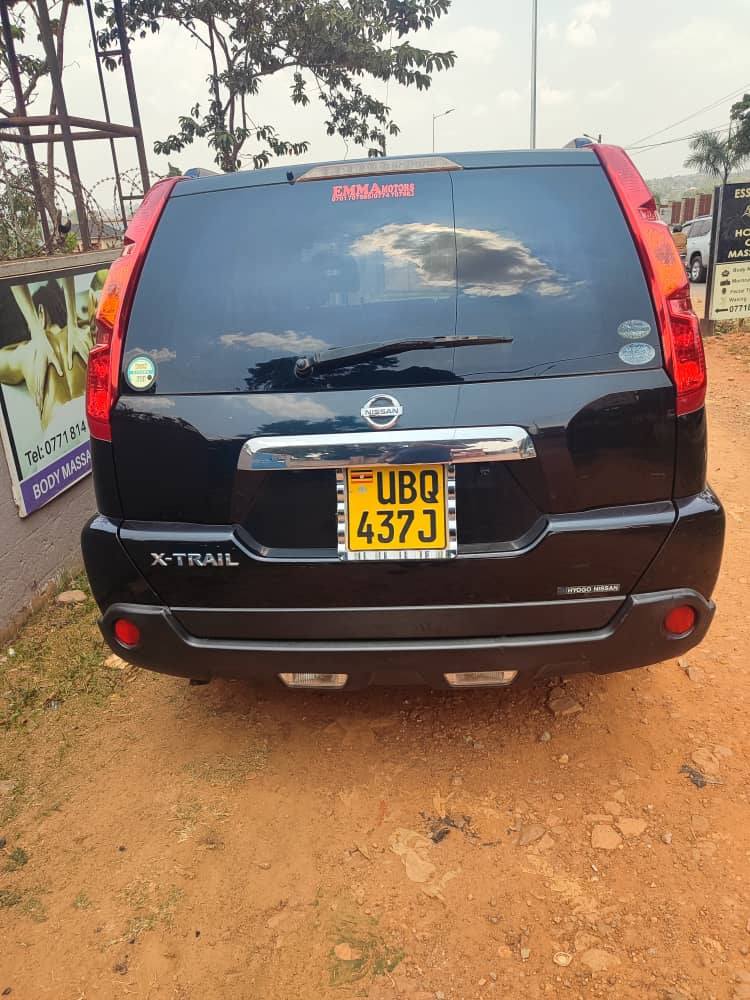 A picture of Nissan extrail 2010