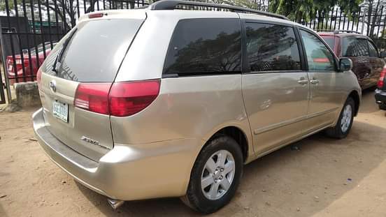 A picture of Toyota sienna 2005 xle Registered