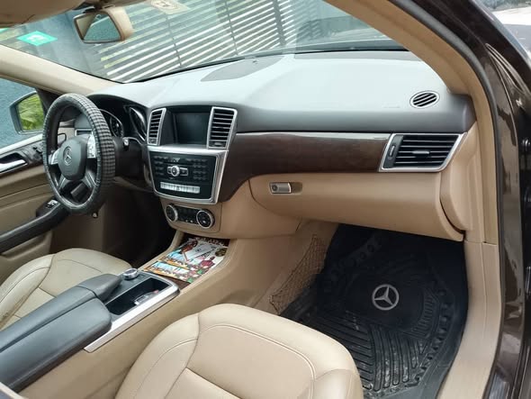 A picture of Very Clean 2013 Mercedes ML350