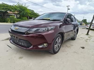 A picture of Toyota harrier Anaconda