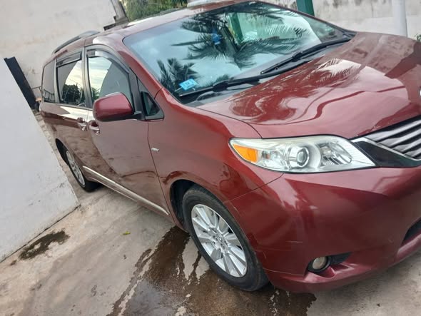 A picture of Fresh toks Toyota Sienna 2017 model full option accident free