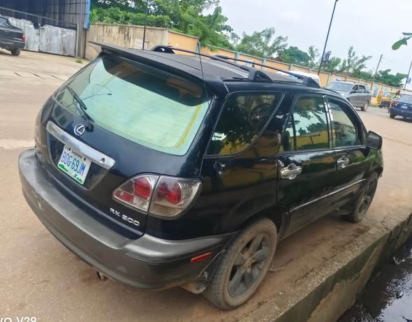 A picture of Lexus rx300
