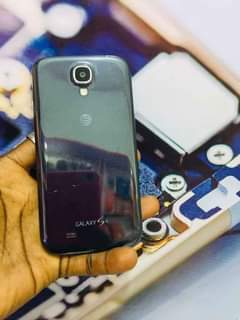 A picture of Samsung Galaxy s4 neat and clean