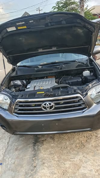 A picture of Toyota Highlander 011