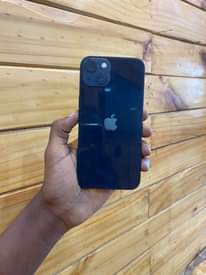 A picture of Iphone 13 plain