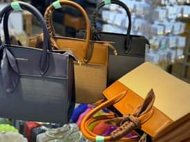 A picture of Handbag