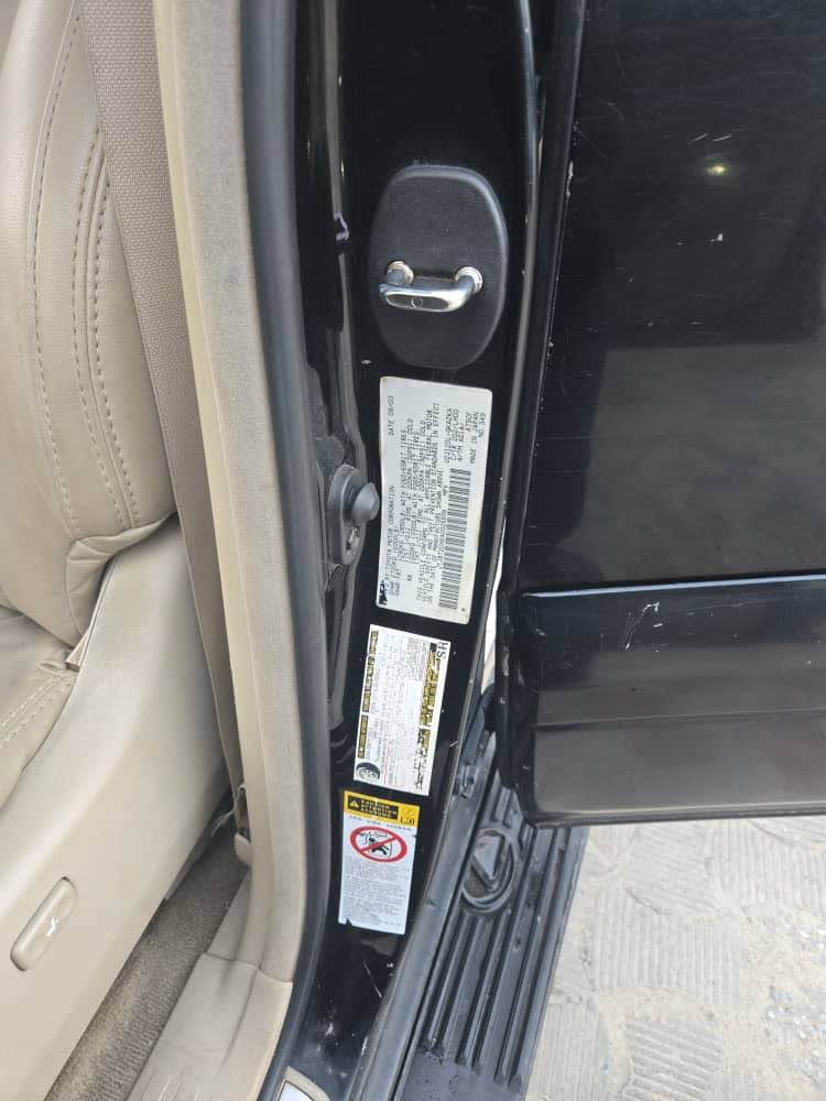 A picture of Neatly used 05 Lexus 470