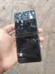 A picture of Samsung galaxy flips3 5g