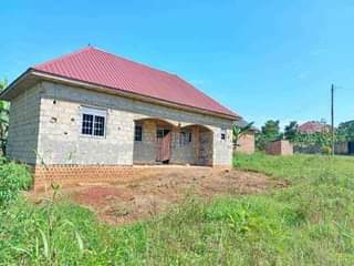 A picture of Quick sale shell house for sale located at Namaiba mukono