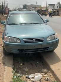 A picture of TOYOTA CAMRY 2001