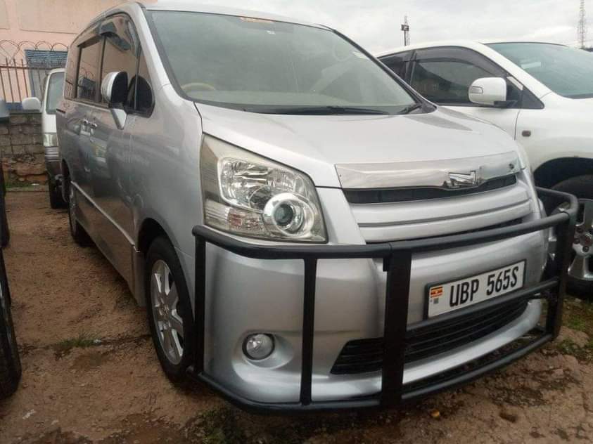A picture of Toyota Noah