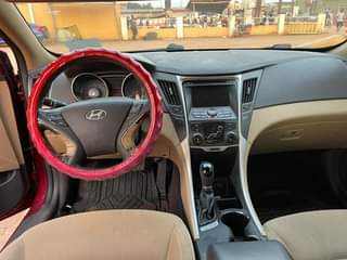 A picture of HYUNDAI SONATA 2011