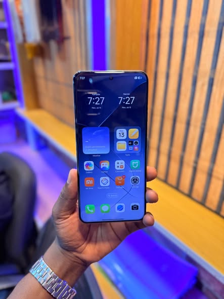 A picture of Xiaomi 14Pro 512GB1 45m ugx only