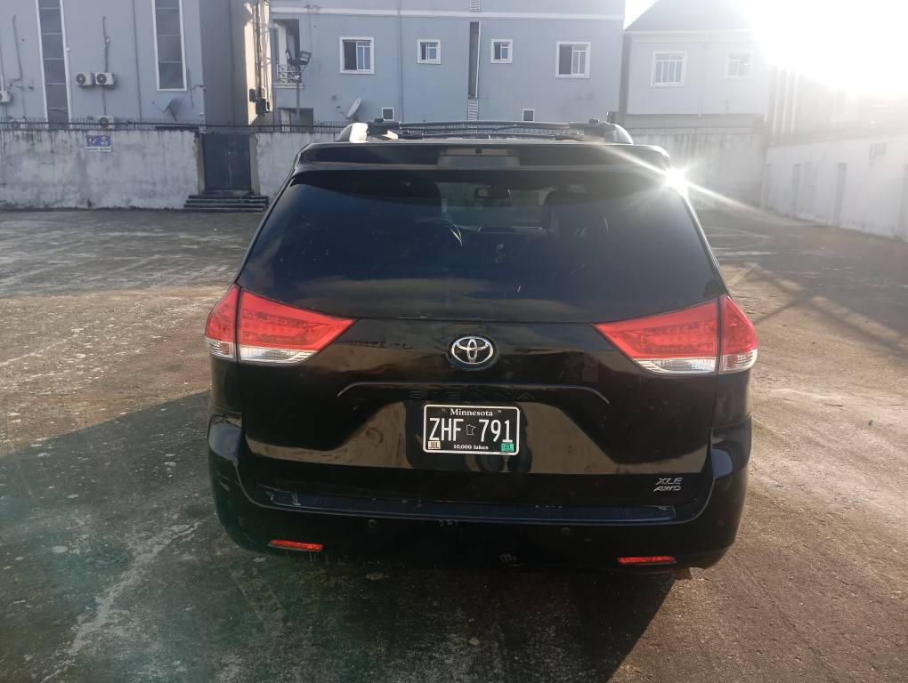 A picture of 2014 Toyota Sienna XLE AWD full Option and Foreign Used