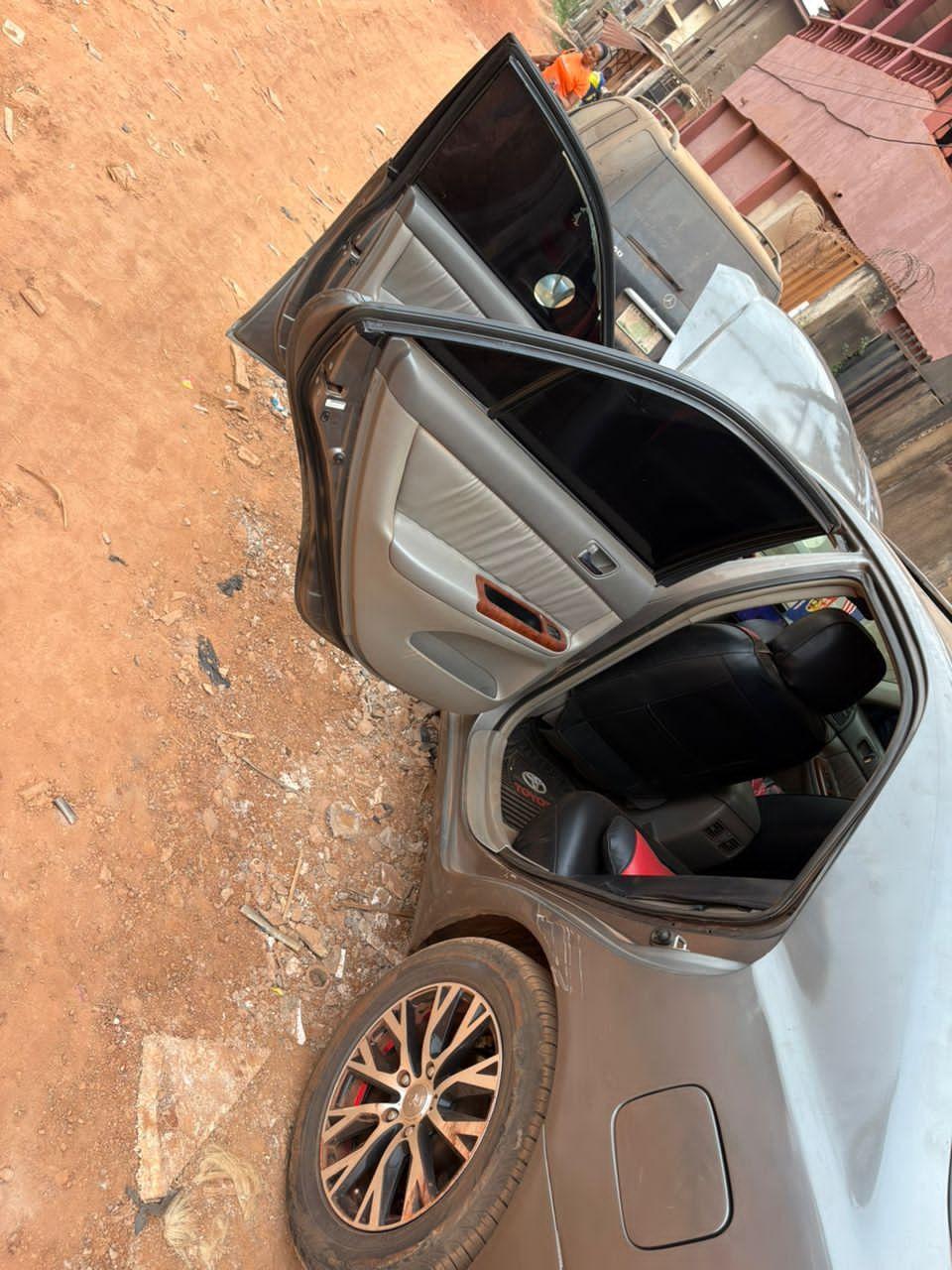 A picture of Toyota Camry 2 4