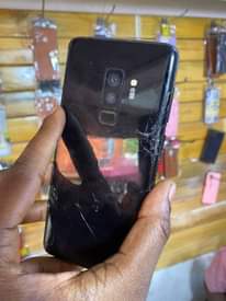 A picture of Samsung s9 pluss