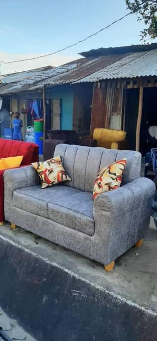 A picture of Sofa mpya za kisasa 160000 usafiri juu yangu ndani ya