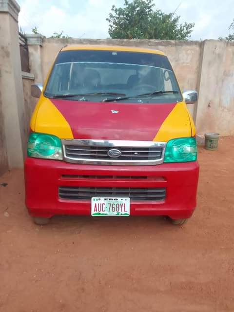 A picture of Dahtsun mini bus
