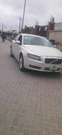 A picture of Volvo S80 with untouch engine gear catalyst unpainted body 2.6m