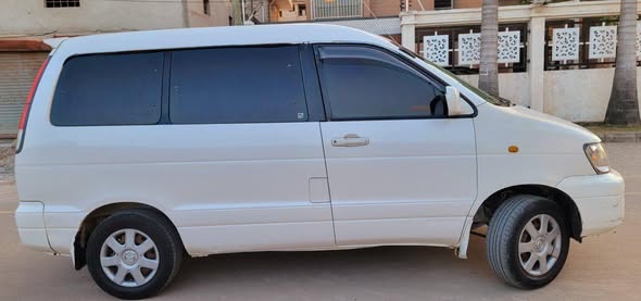 A picture of TOYOTA NOAH SR 40 DH KALI SANA
