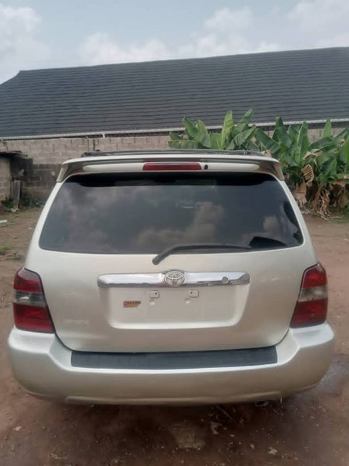A picture of 2007 Toyota highlander extremely clean nothing to fix 4 1m
