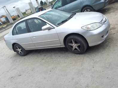 A picture of 2005 honda civic Belgium standard AC chilling Gear Engine Clean